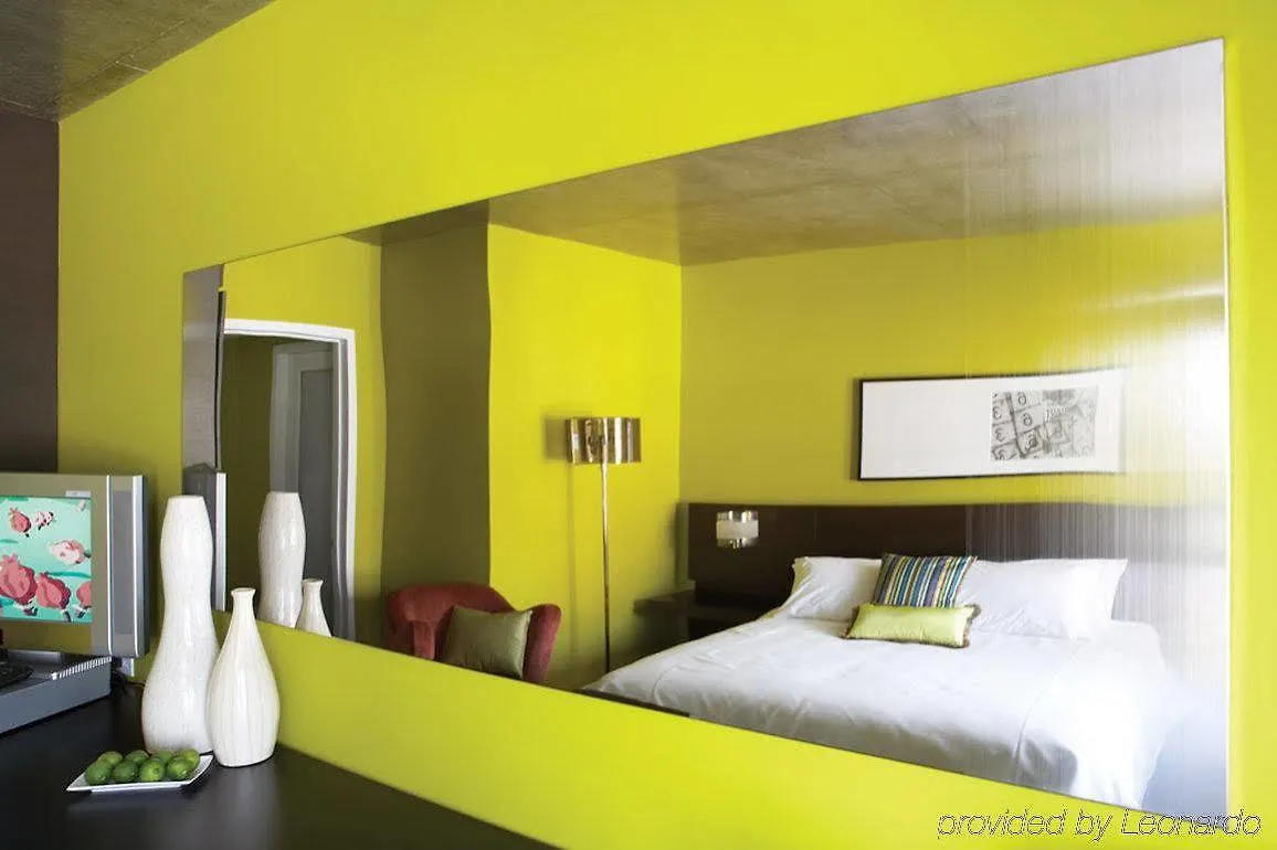 Отель Hotel10 Монреаль